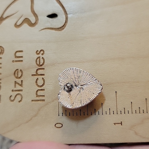 HOWLITE HEART EARRINGS - Picture 5 of 7